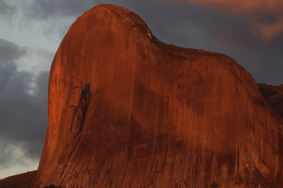 Photo Red-brown stone